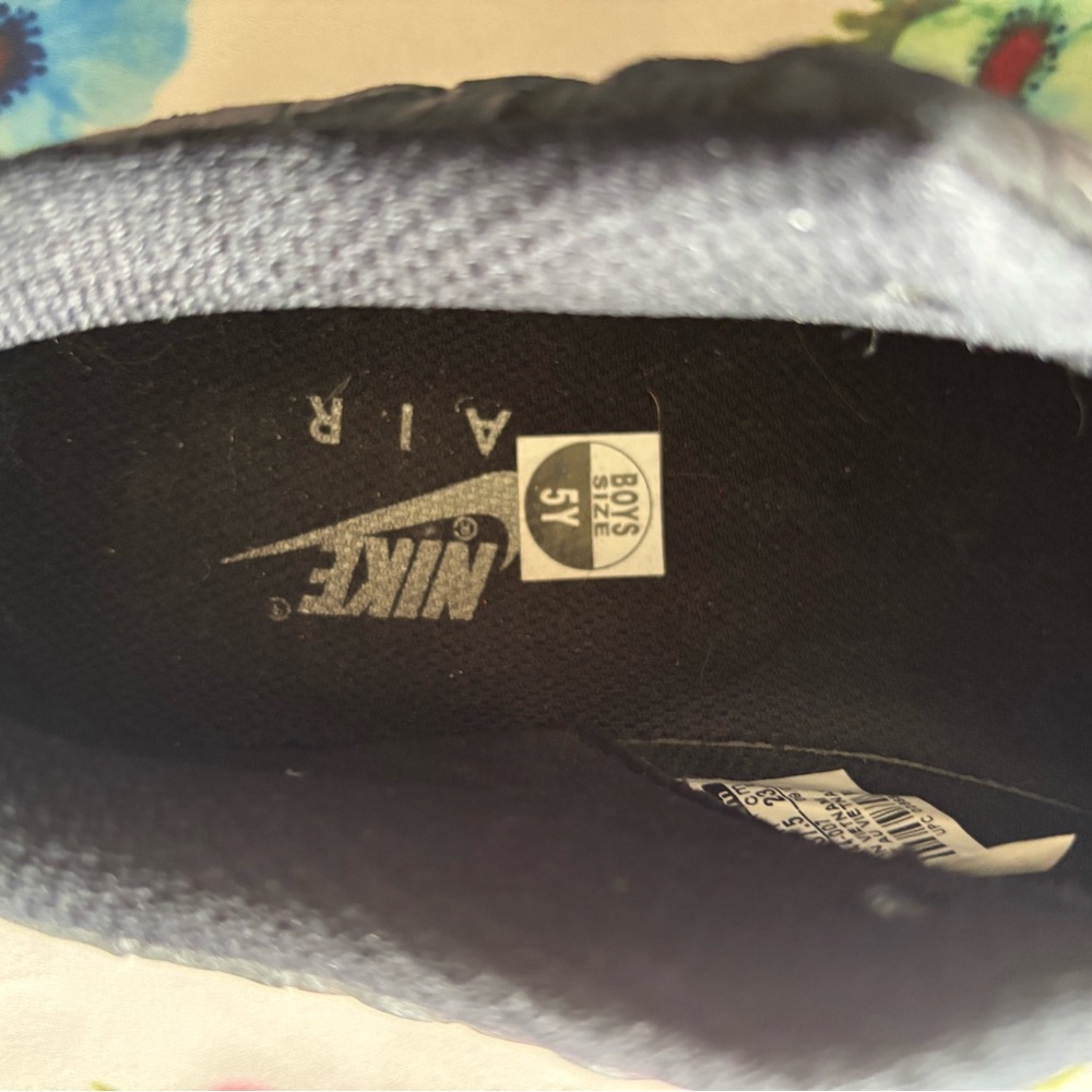 Nike Black Croc-Embossed Low Top Sneakers - Picture 5 of 8